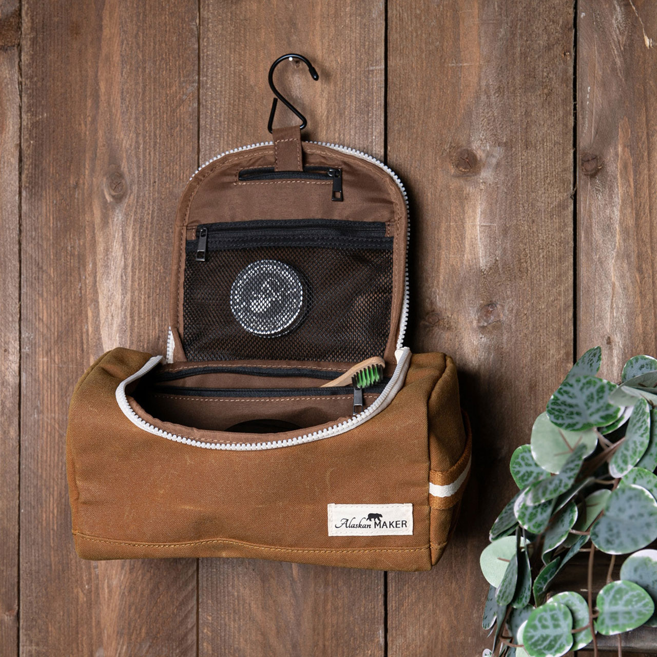 Alaskan Maker Necessaire Kenai senf Szene