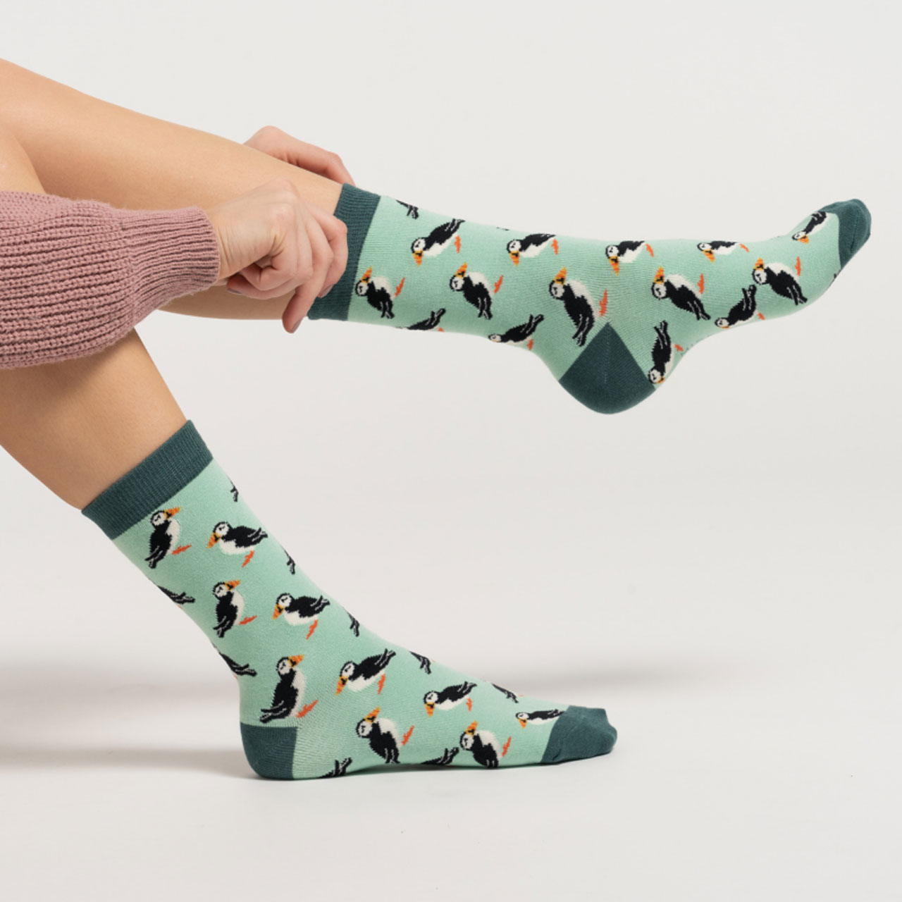 Miss Sparrow Socken Puffins mint Model