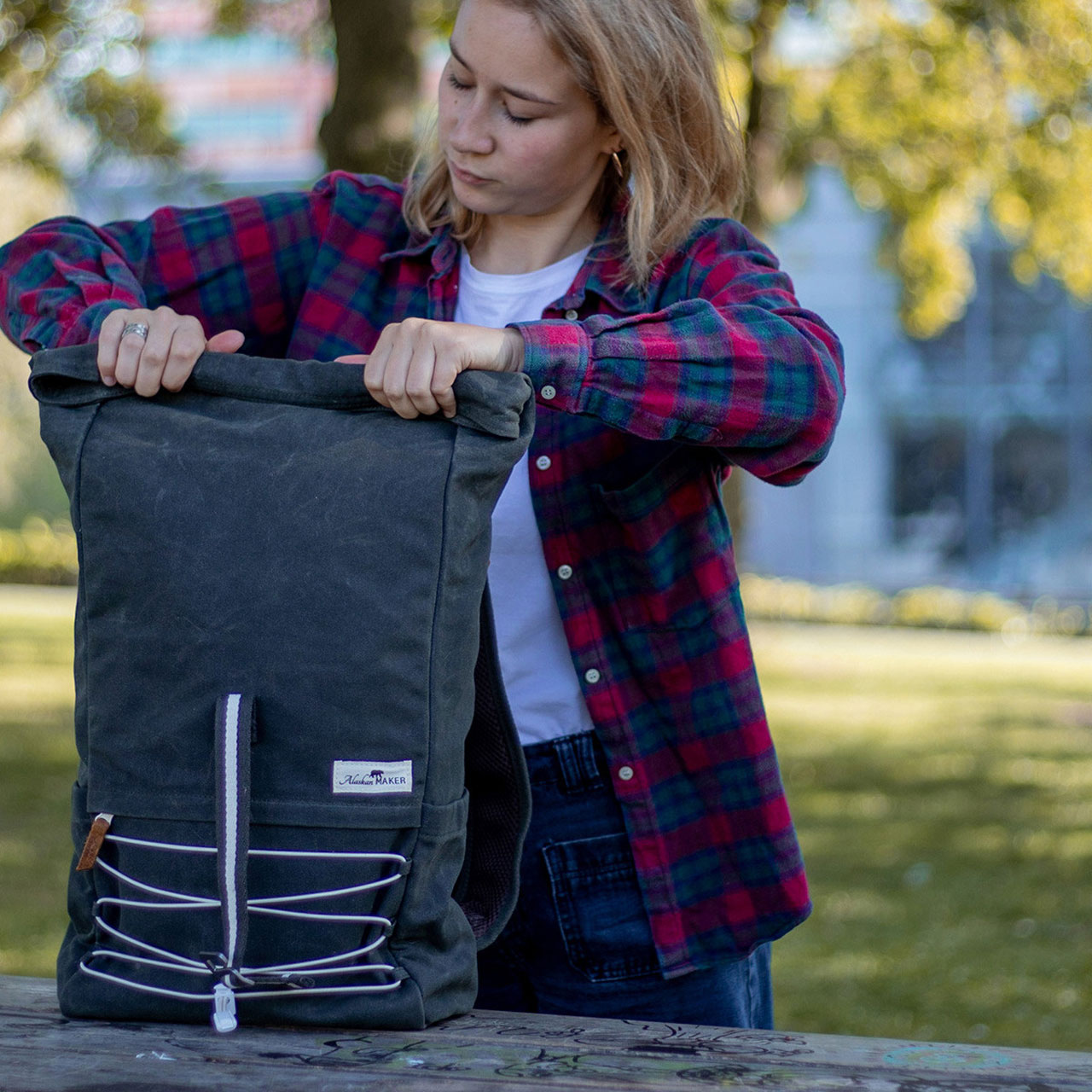 Alaskan Maker Rucksack Kenai navy Model 2