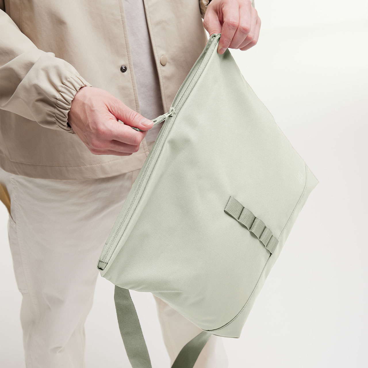 GOT BAG Messenger Bag porpoise mono Reissverschluss oben