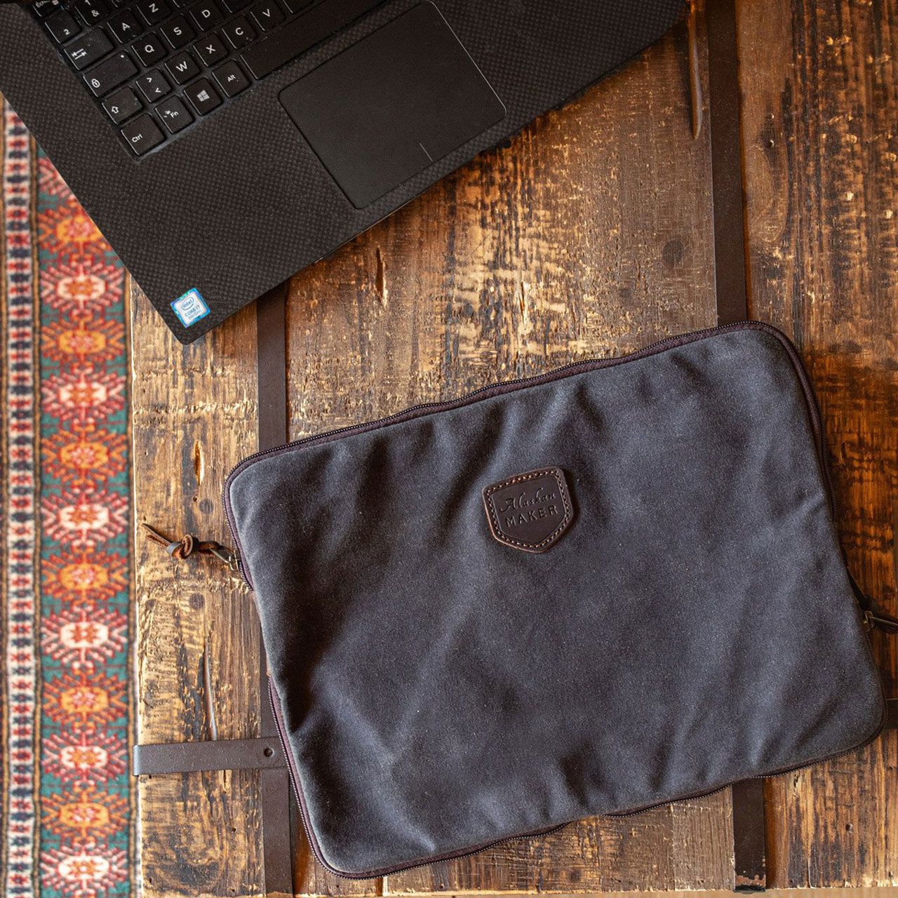 Alaskan Maker Sleeve Paxson 15.5" anthrazit Szene